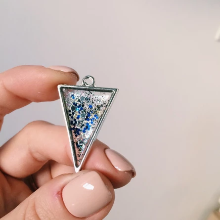 Кулон с эпоксидной смолой. 600-900 р. / 1,5 ч. 9+